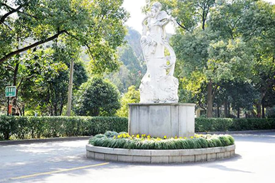 杭州市上城区南山陵园特色雕像图