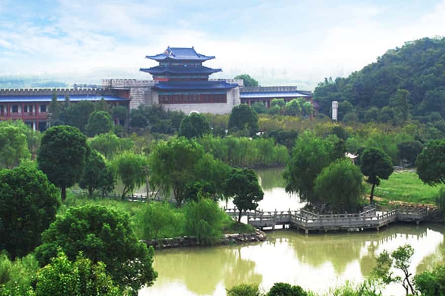 杭州市萧山区慈福园公墓园区湖景图