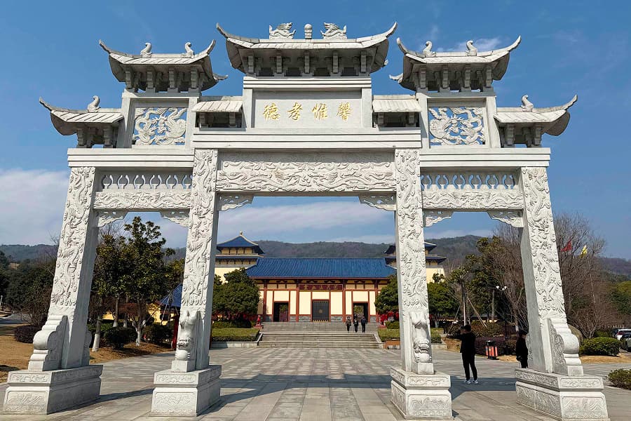 灵山后花园大门图