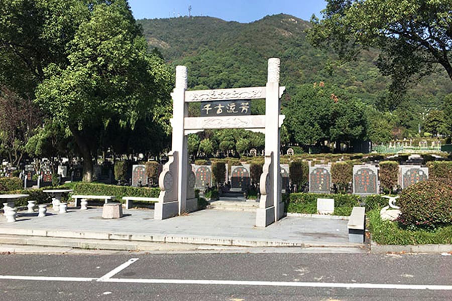 杭州市上城区龙居寺陵园墓区环境图