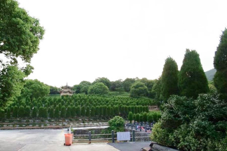 元宝山陵园墓区环境图