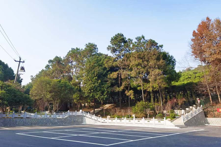杭州市余杭区凤凰山公墓停车场环境图