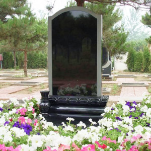元宝山陵园传统立碑